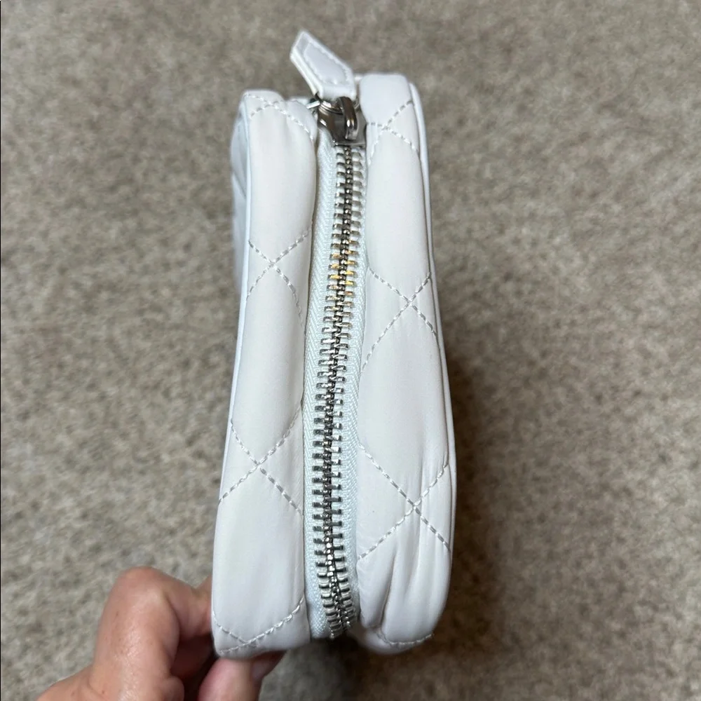 Trish McEvoy White Quilted Zip-Around Makeup Bag Travel Cosmetic Case